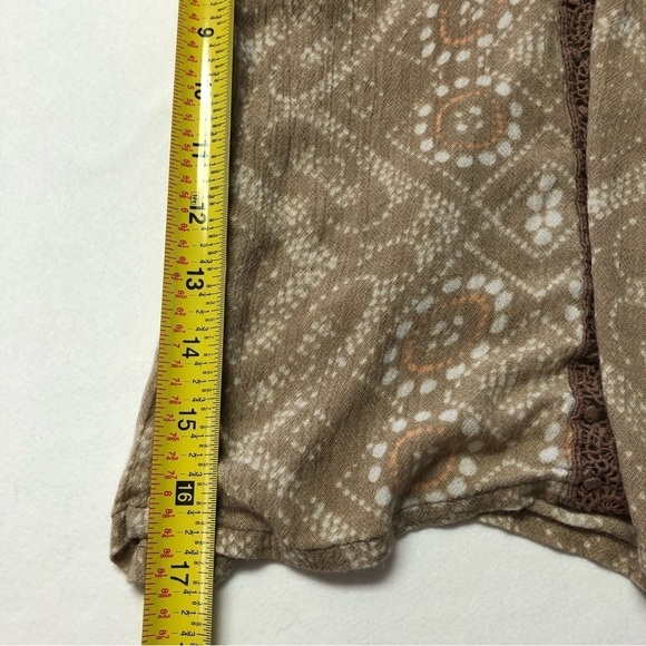 O’NEILL Brown Boho Flowy V-Neck Babydoll Top With Crochet Detailing Size Medium - Picture 10 of 12